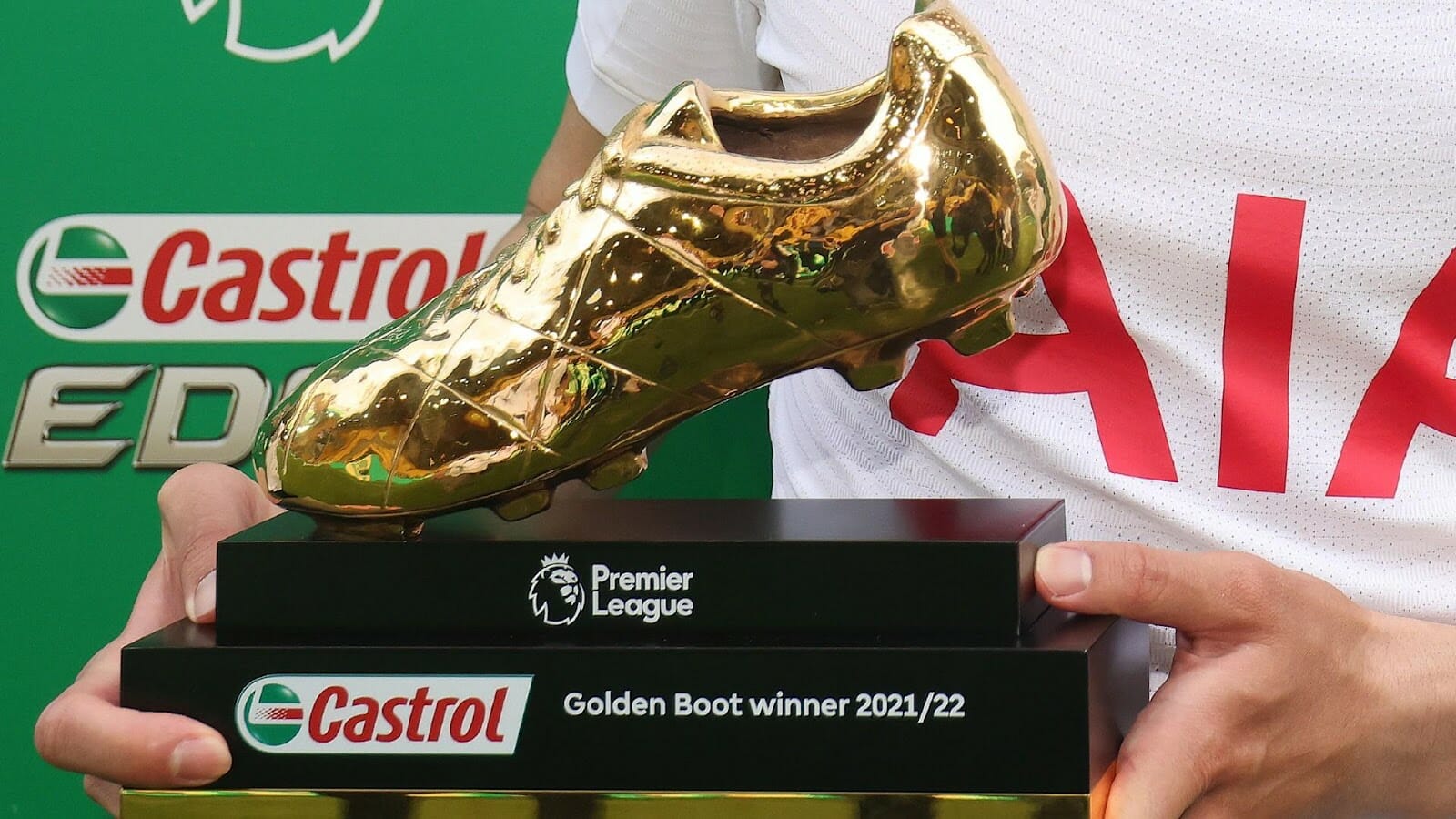 Premier league golden boot trophy heung-min son 061322