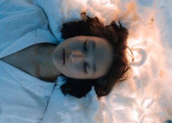 why does a dying person stare at the ceiling