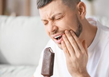 tooth hurts when biting down