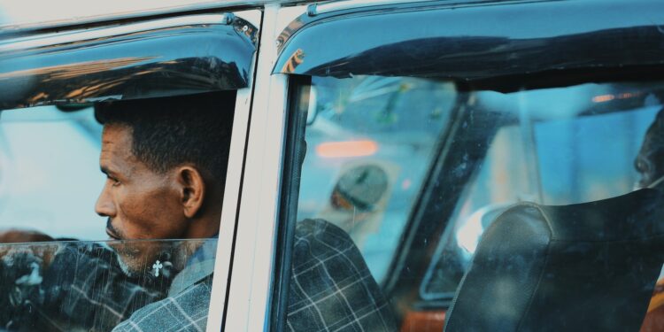 how long can you stay in a car with the windows closed