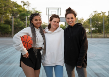 Mixing Eras: How to Blend Vintage Wear with Contemporary Fashion