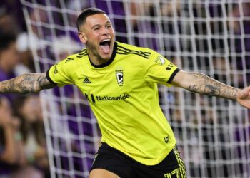 Columbus Crew goalscoring hero Christian Ramirez reveals that his wife is  in labor - as he walks off the pitch following his playoff victory against  Orlando City! | Goal.com US
