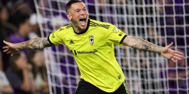 Columbus Crew goalscoring hero Christian Ramirez reveals that his wife is  in labor - as he walks off the pitch following his playoff victory against  Orlando City! | Goal.com US