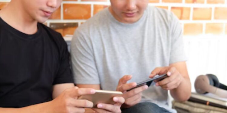 How Mobile Video Gaming Keeps You Connected with Friends