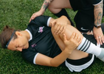 How to Prevent a Knee Ligament Injury on the Field or Court