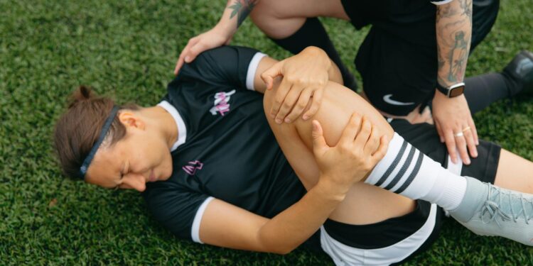 How to Prevent a Knee Ligament Injury on the Field or Court