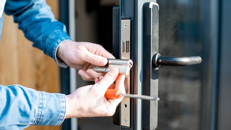 AUSGESPERRT BERLIN – Tipps und Lösungen für Betroffene AUSGESPERRT BERLIN – Tipps und Lösungen für Betroffene