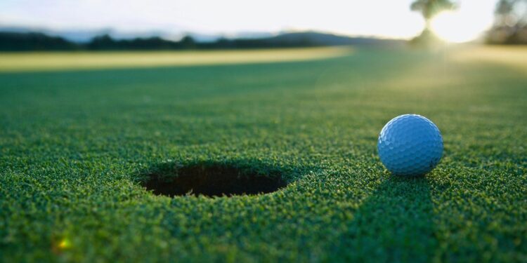 How a Golf Rangefinder Works to Measure Distance Accurately