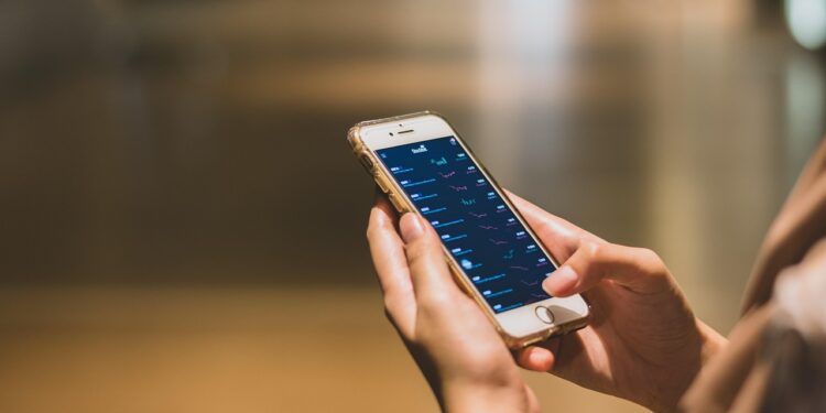 How to Choose a Reliable Colour Trading App in 2025