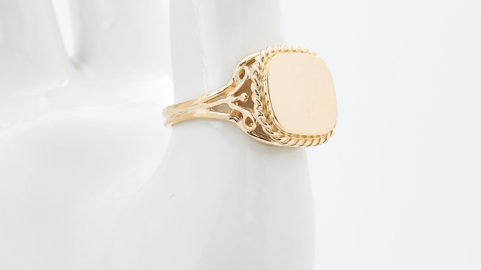 From Legacy to Lifestyle: How Signet Rings Became a Modern Fashion Staple