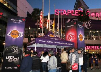 How Sports Brands Are Using On-Site Activations to Connect with Fans in Real
Time