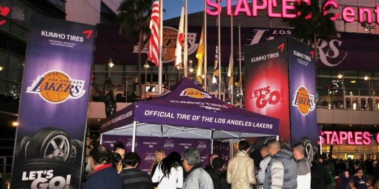 How Sports Brands Are Using On-Site Activations to Connect with Fans in Real
Time